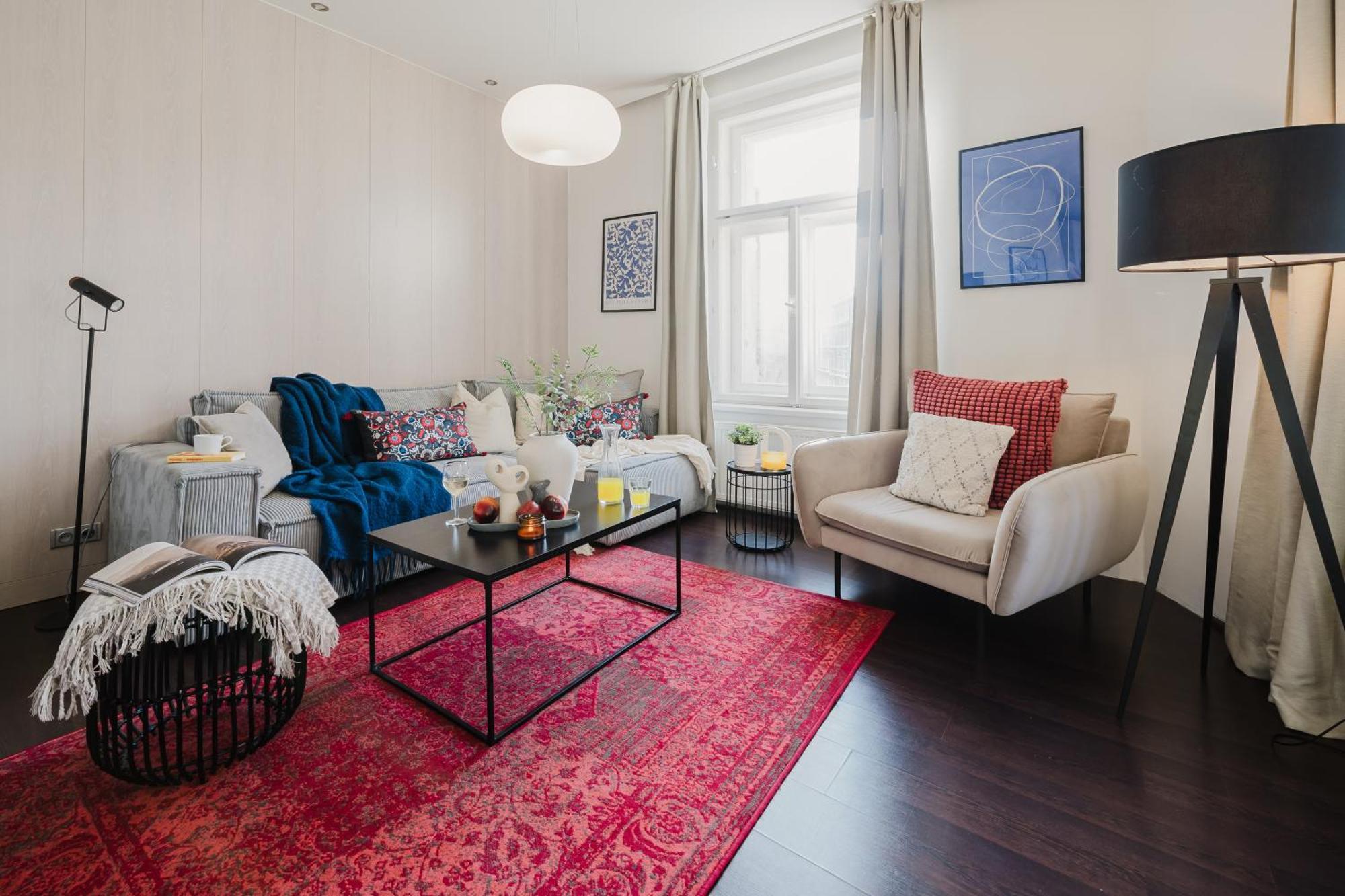 Days - Stylish - Netflix - Hip District Praag