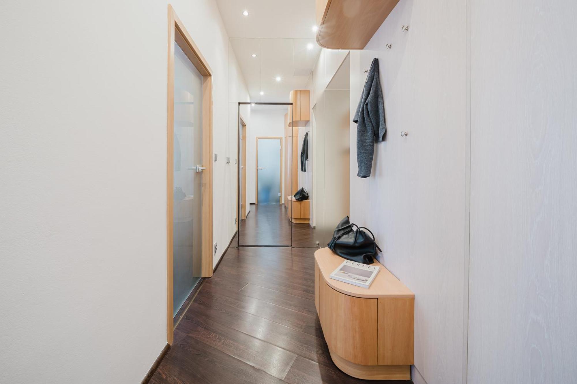 Days - Stylish - Netflix - Hip District Appartement